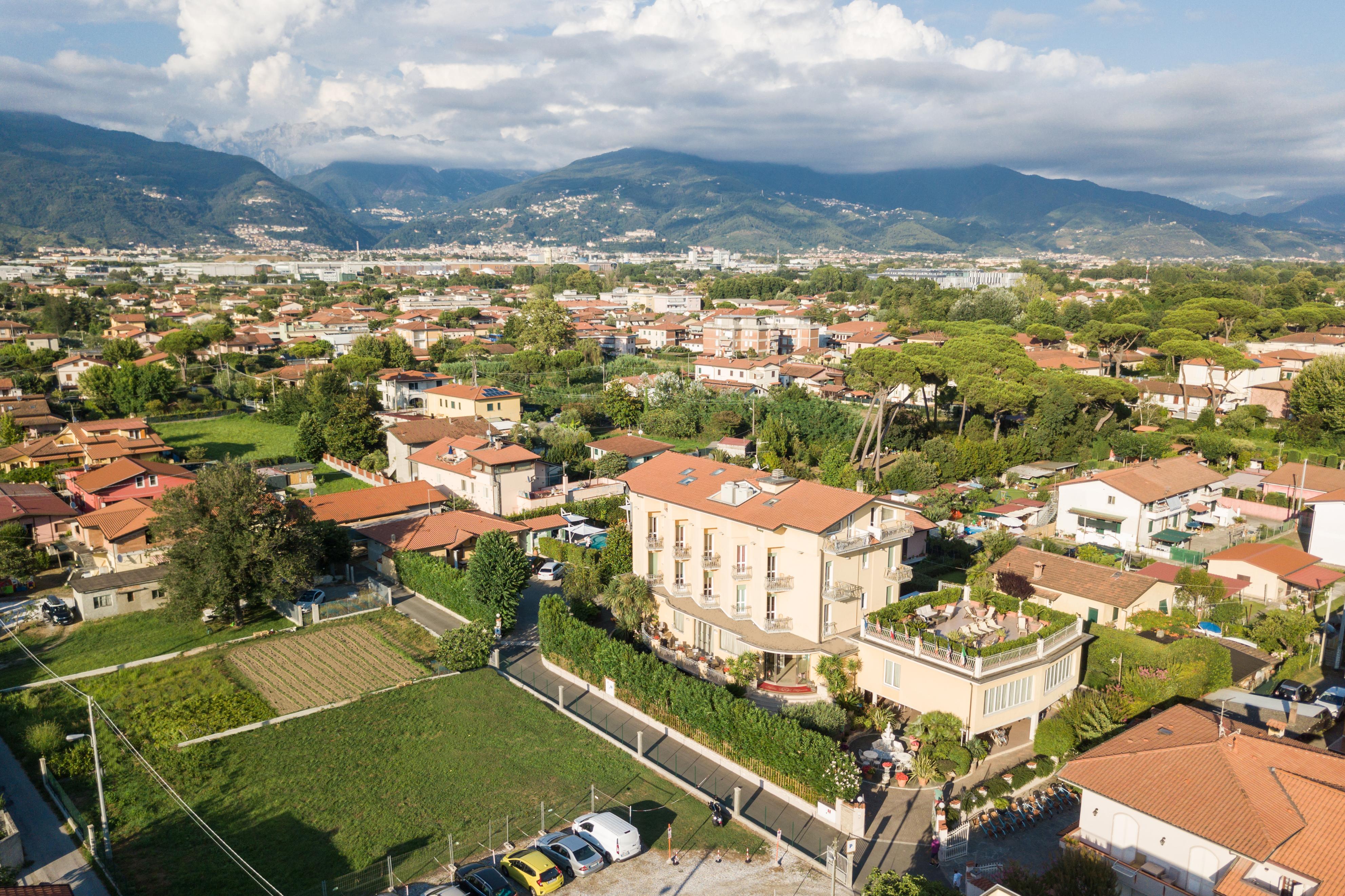 Hotel Villa Tiziana Marina di Massa Εξωτερικό φωτογραφία