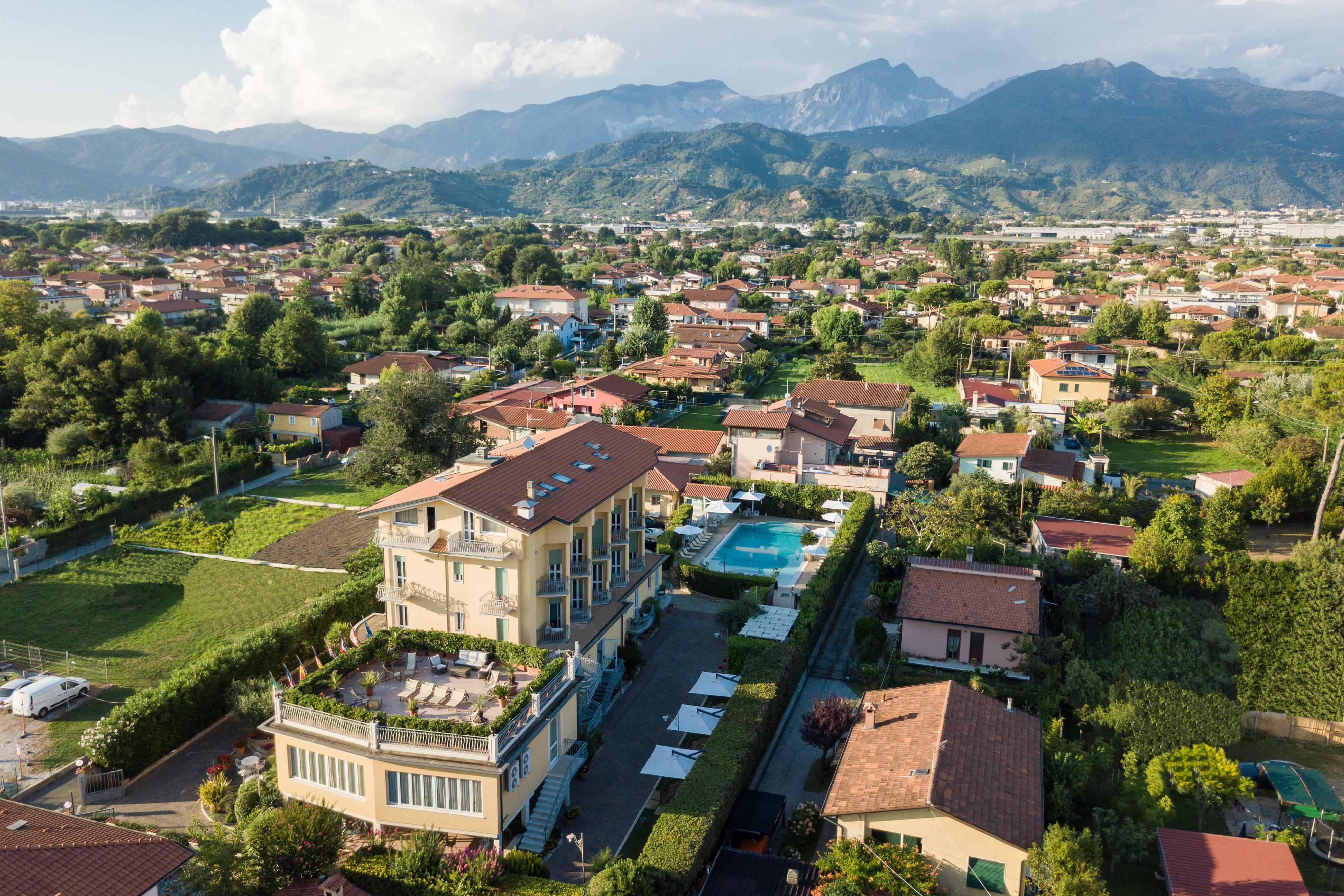 Hotel Villa Tiziana Marina di Massa Εξωτερικό φωτογραφία