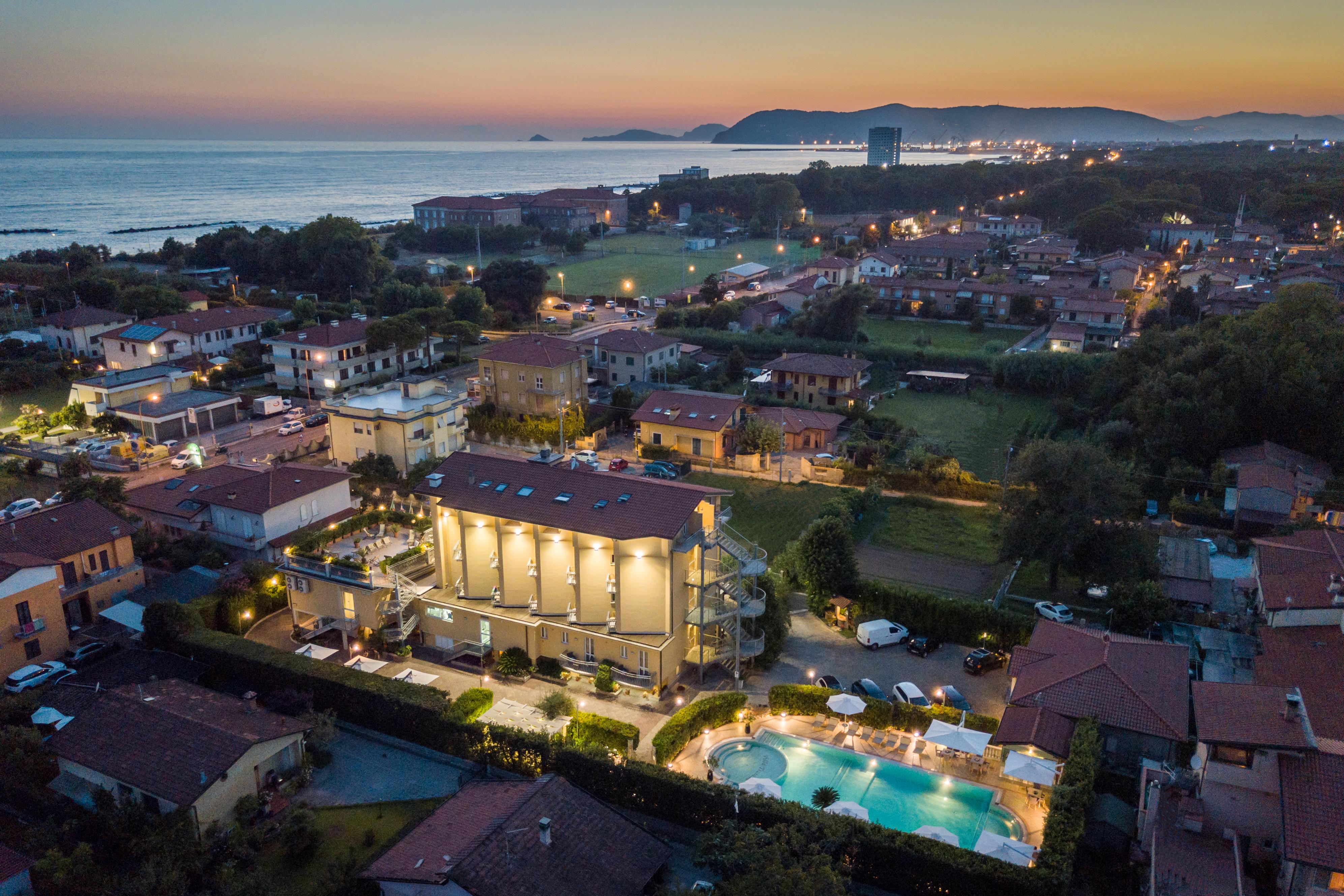 Hotel Villa Tiziana Marina di Massa Εξωτερικό φωτογραφία