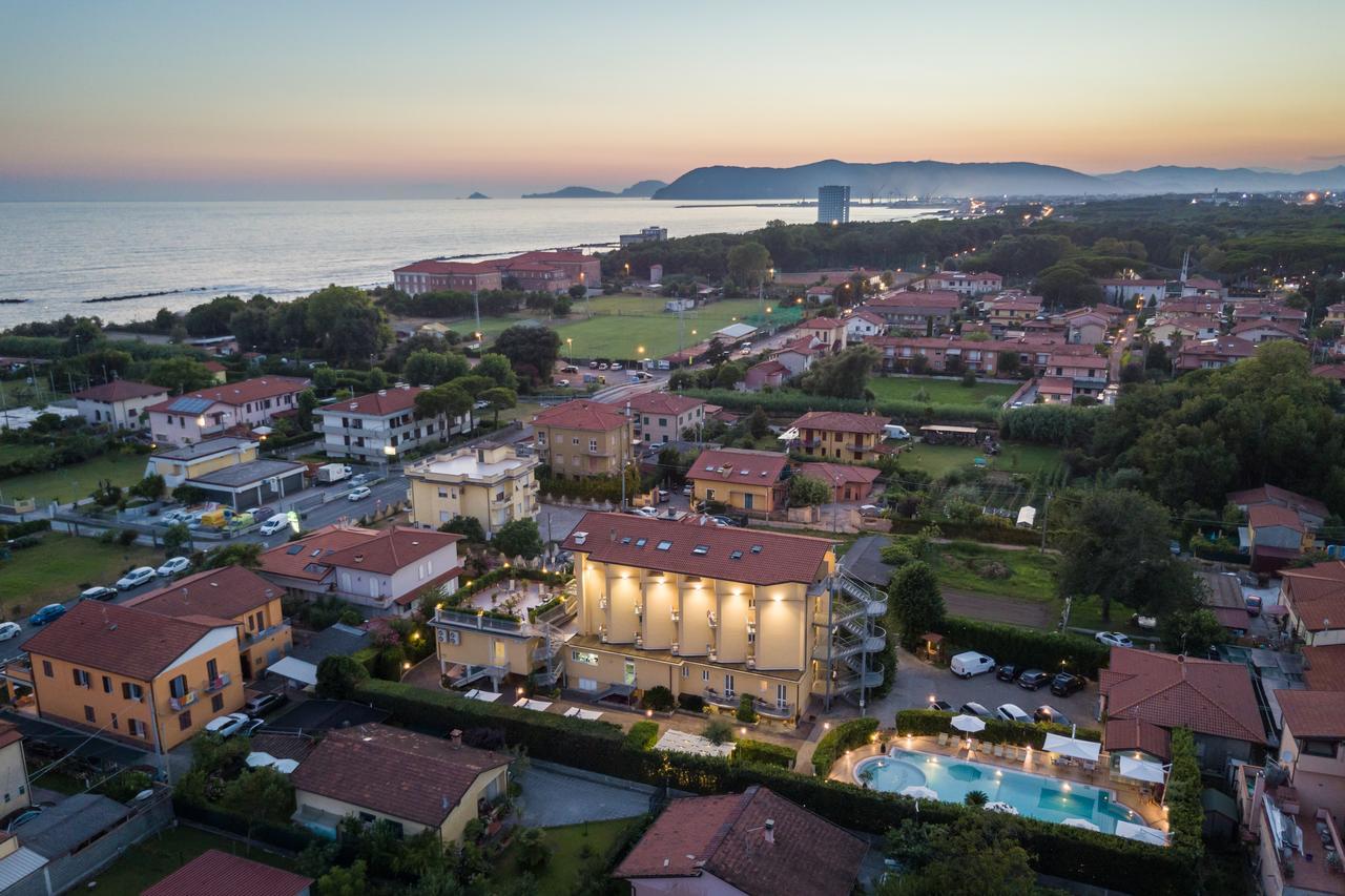 Hotel Villa Tiziana Marina di Massa Εξωτερικό φωτογραφία